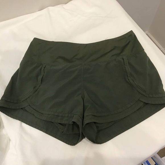 👚 Bundle of 5 Women’s Shorts – Size Medium - Picture 8 of 8